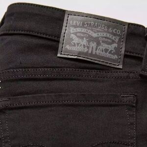 Levi’s Black 711 Skinny size 10 Short